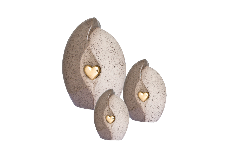 <h2>AUKU002_Ensemble</h2><span>SOLID TIMBER COFFIN</span>